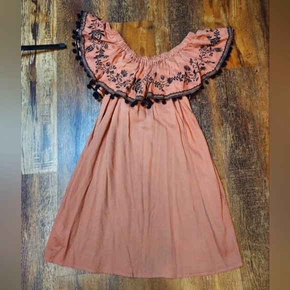 Umgee Med Embroidered off shoulder ruffle black pompom trim - Picture 7 of 15